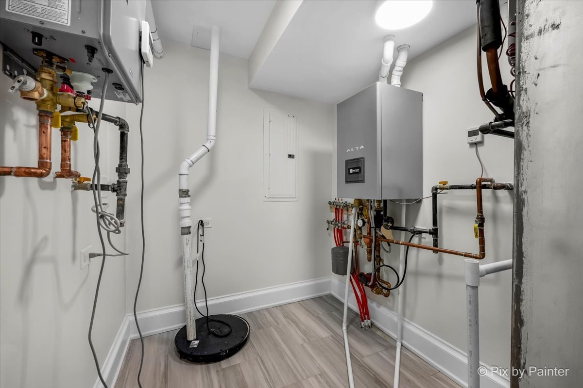 2334 N Oakley Avenue