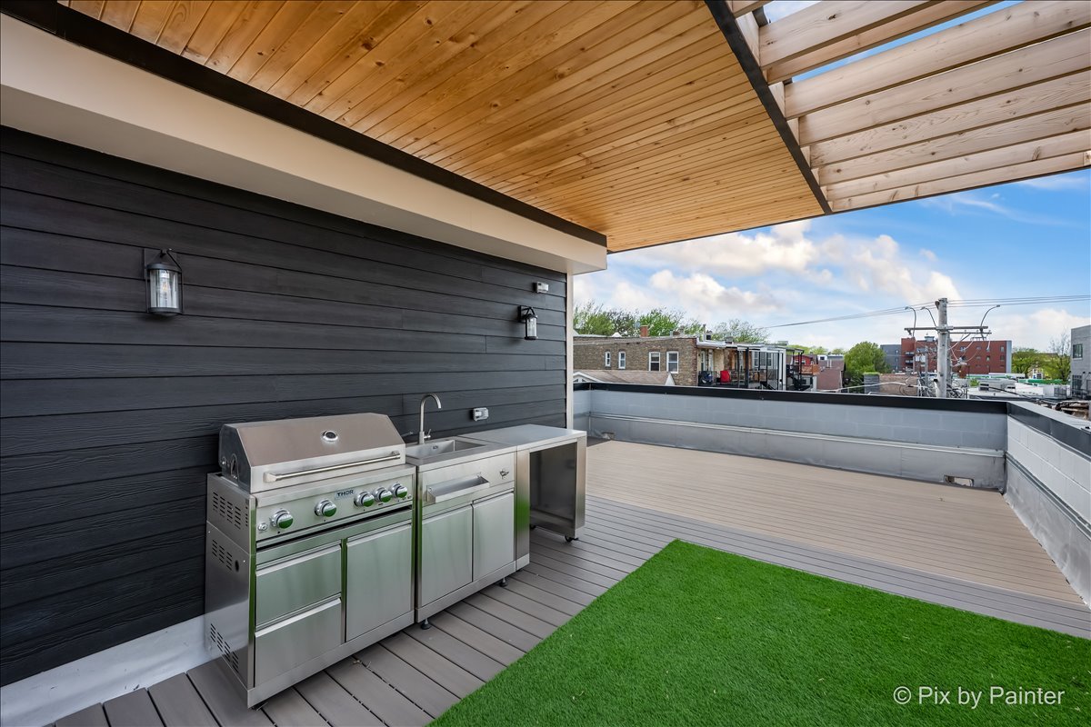 2334 N Oakley Avenue