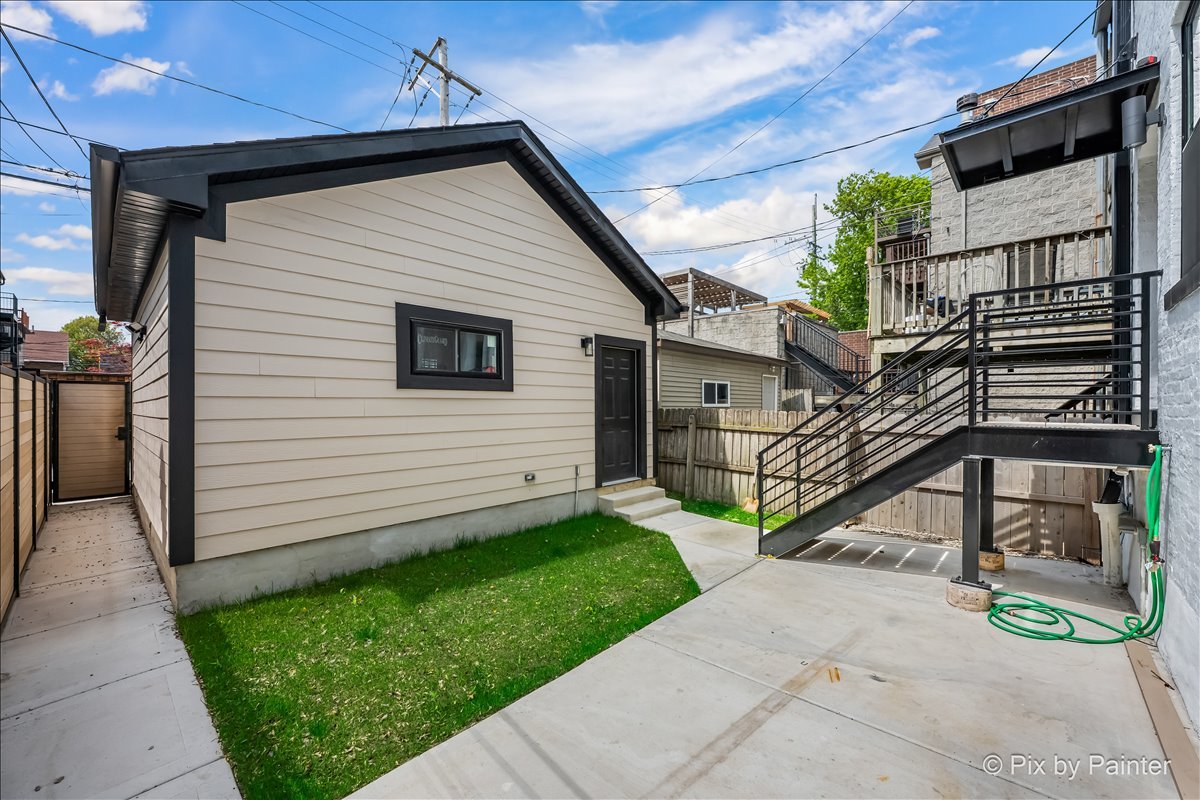 2334 N Oakley Avenue