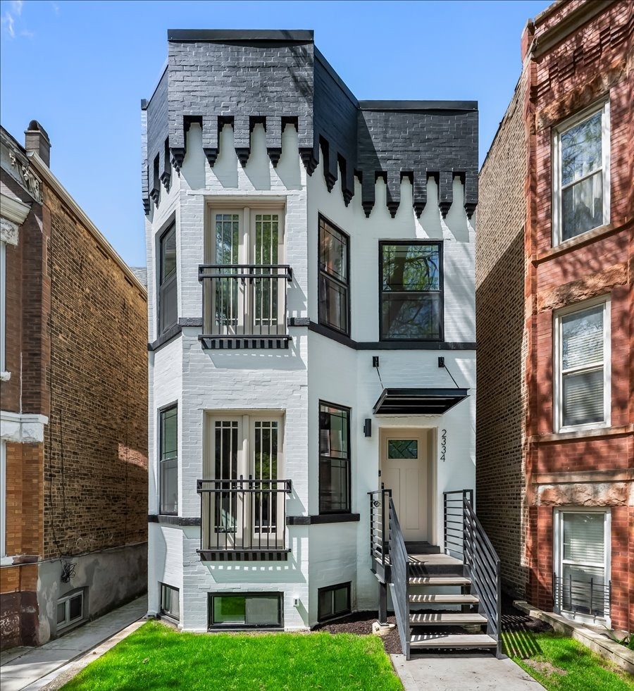 2334 N Oakley Avenue