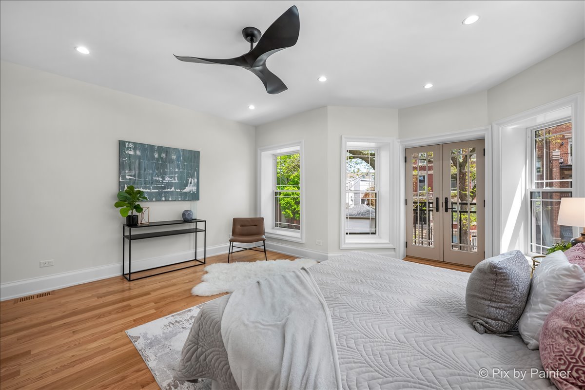 2334 N Oakley Avenue