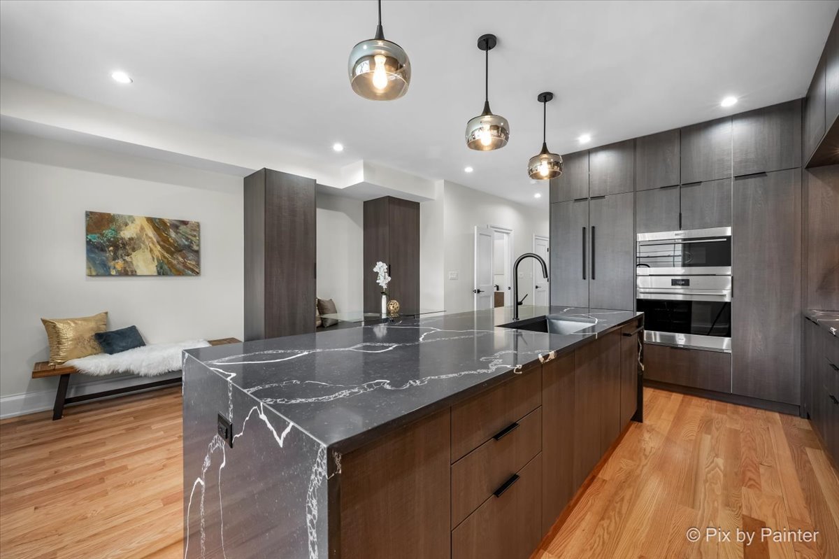 2334 N Oakley Avenue