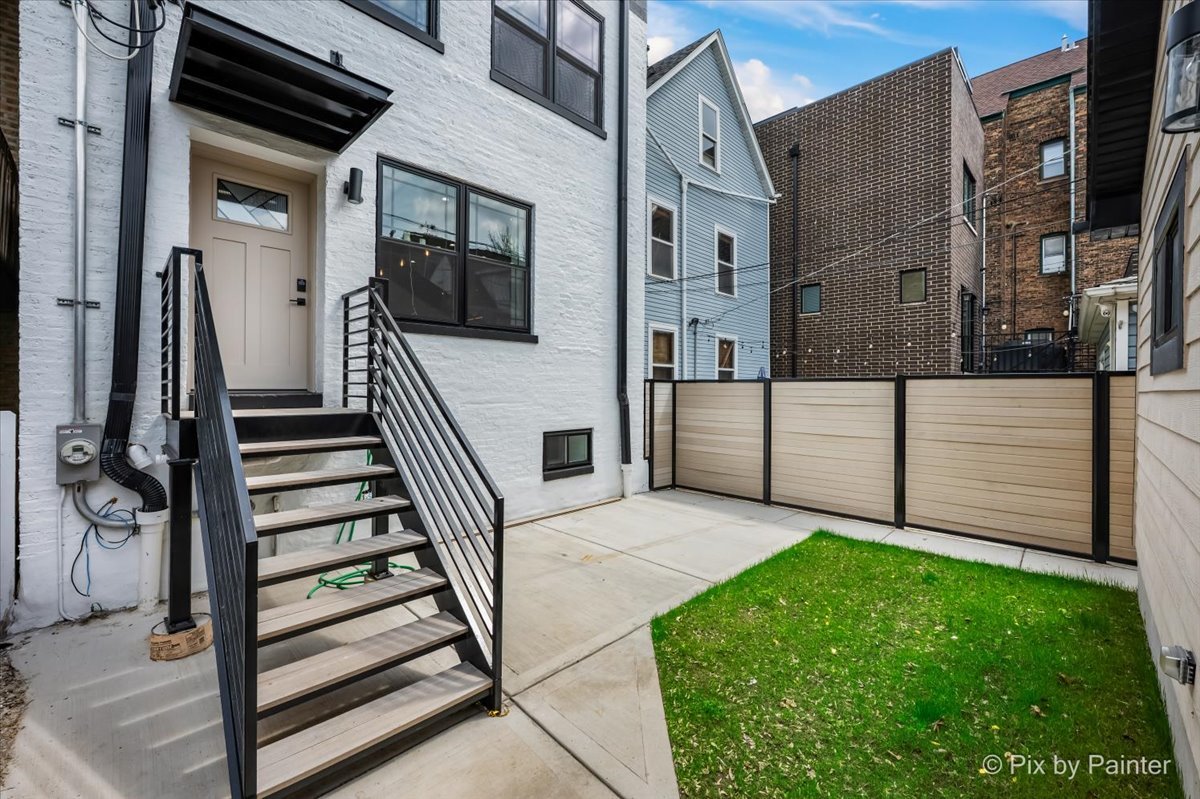 2334 N Oakley Avenue