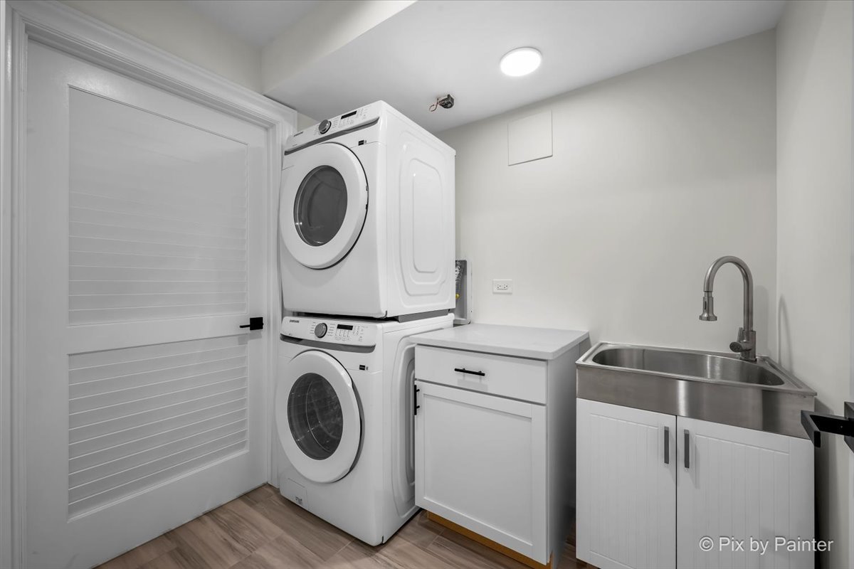 2334 N Oakley Avenue