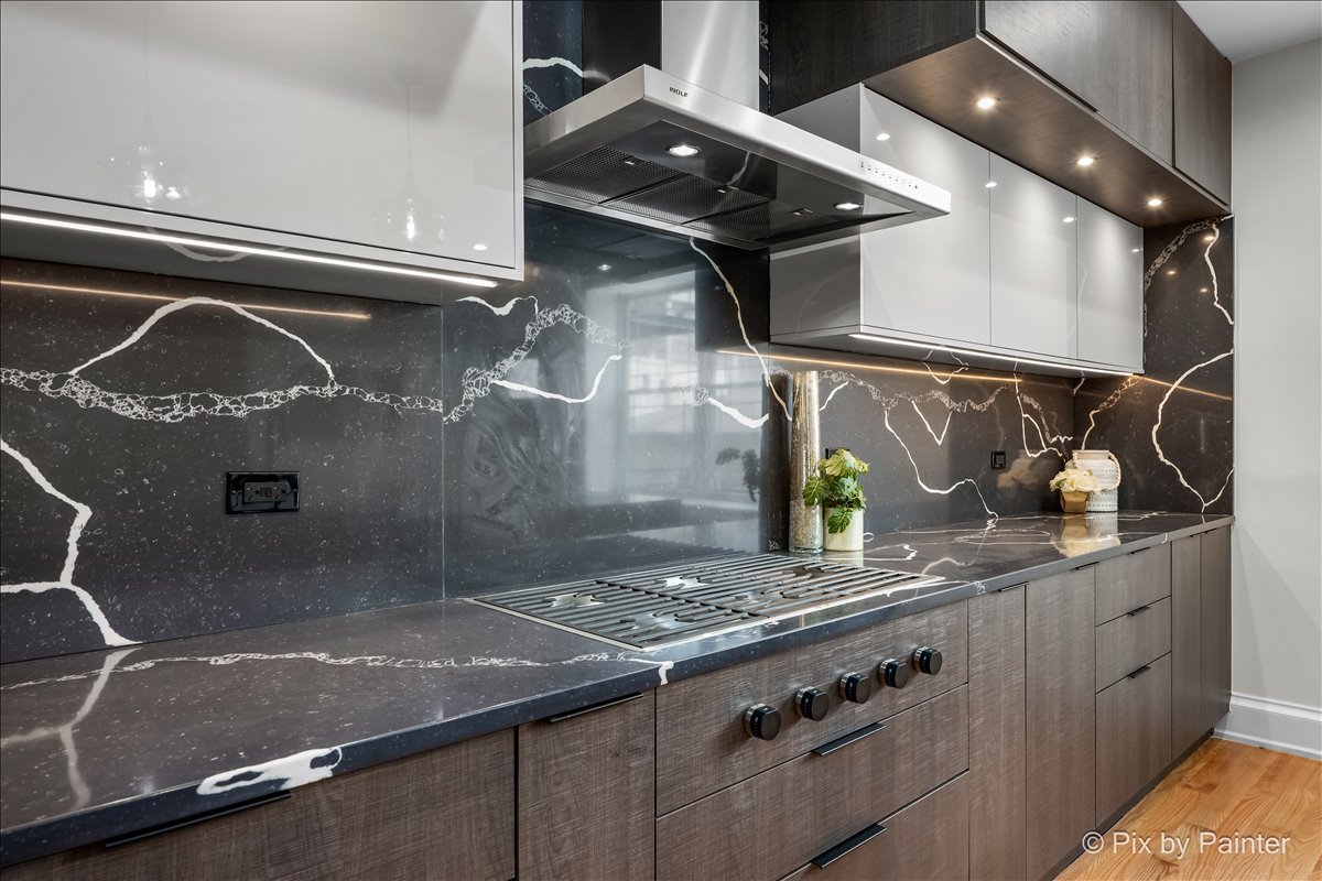 2334 N Oakley Avenue