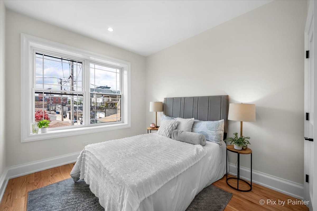 2334 N Oakley Avenue