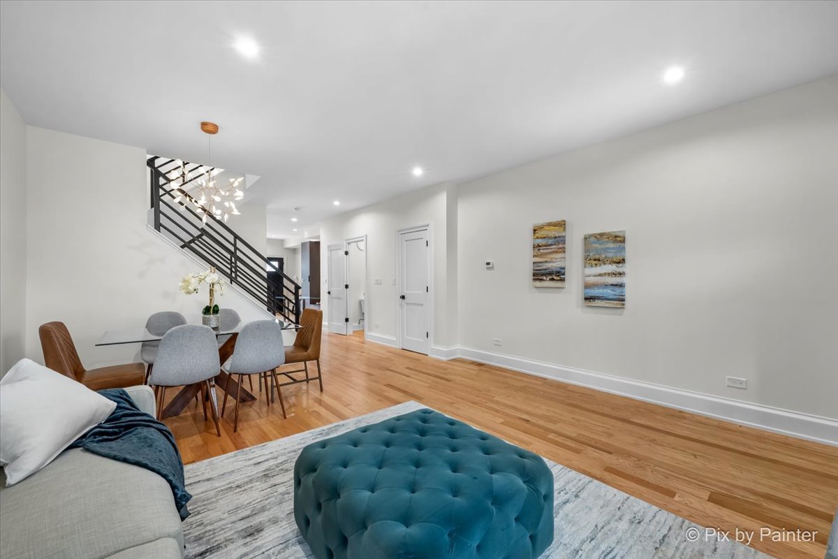 2334 N Oakley Avenue