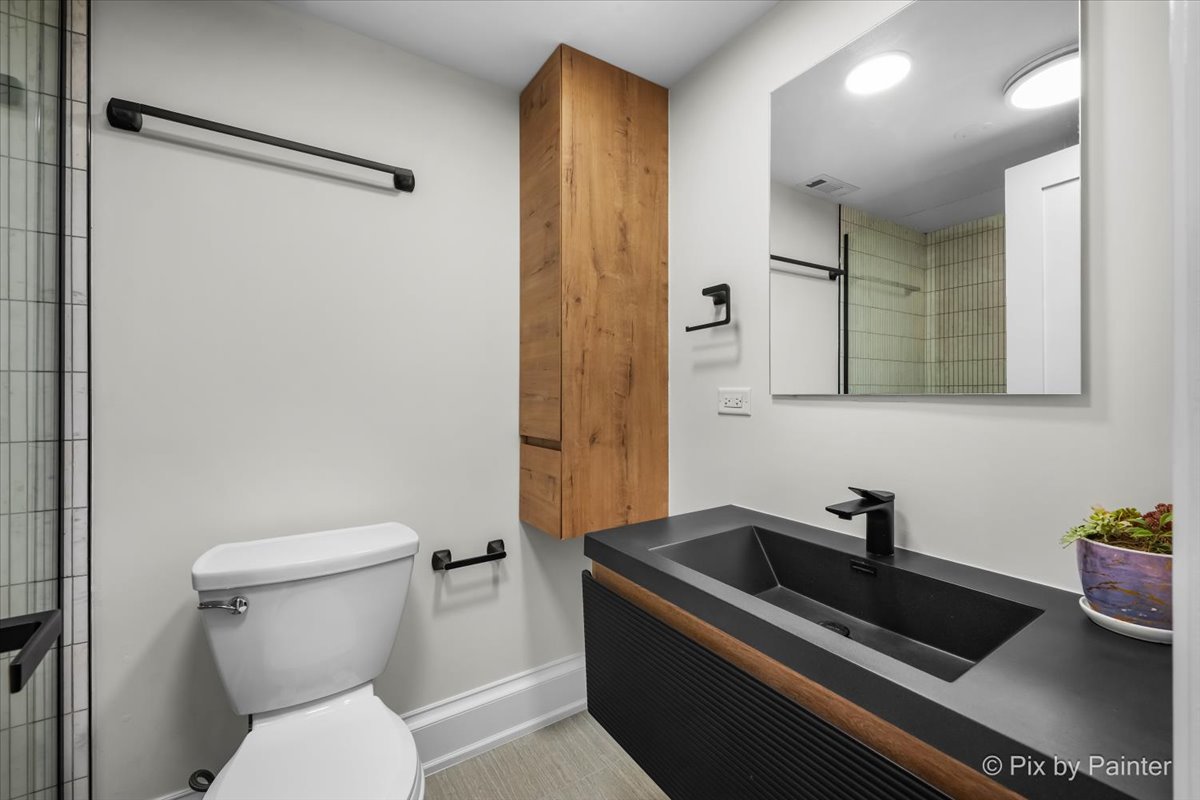 2334 N Oakley Avenue