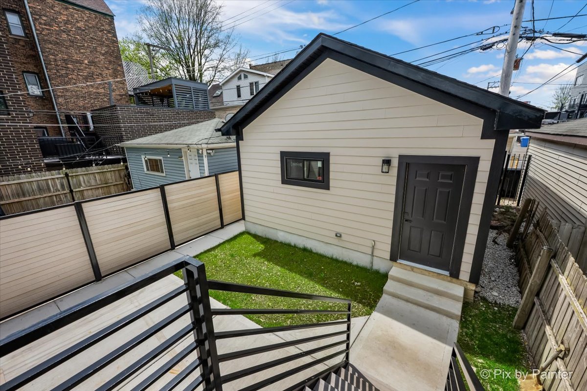 2334 N Oakley Avenue