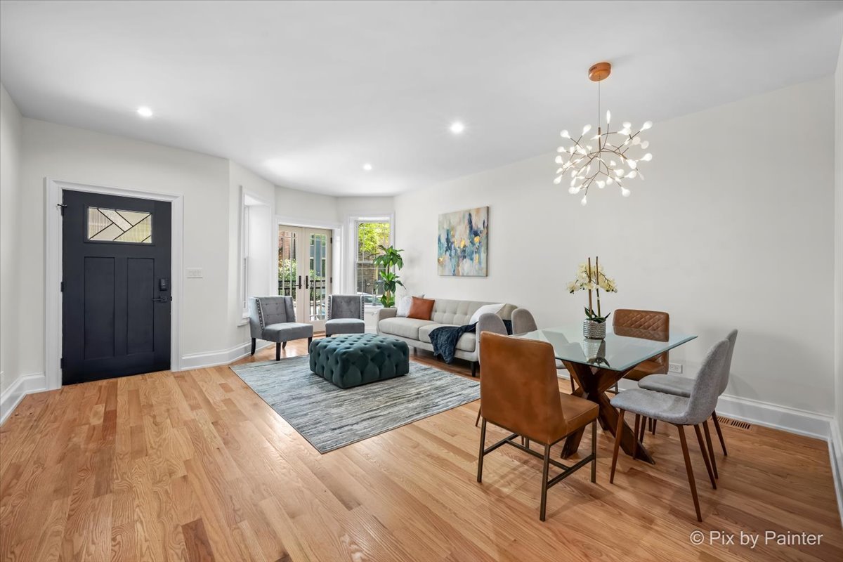 2334 N Oakley Avenue