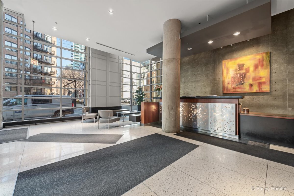 700 N Larrabee Street Unit: 1811