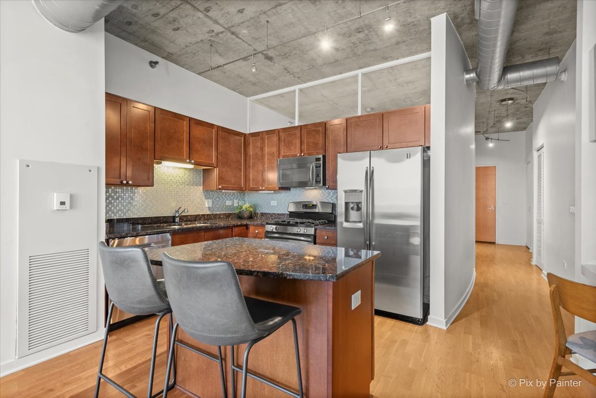 700 N Larrabee Street Unit: 1811