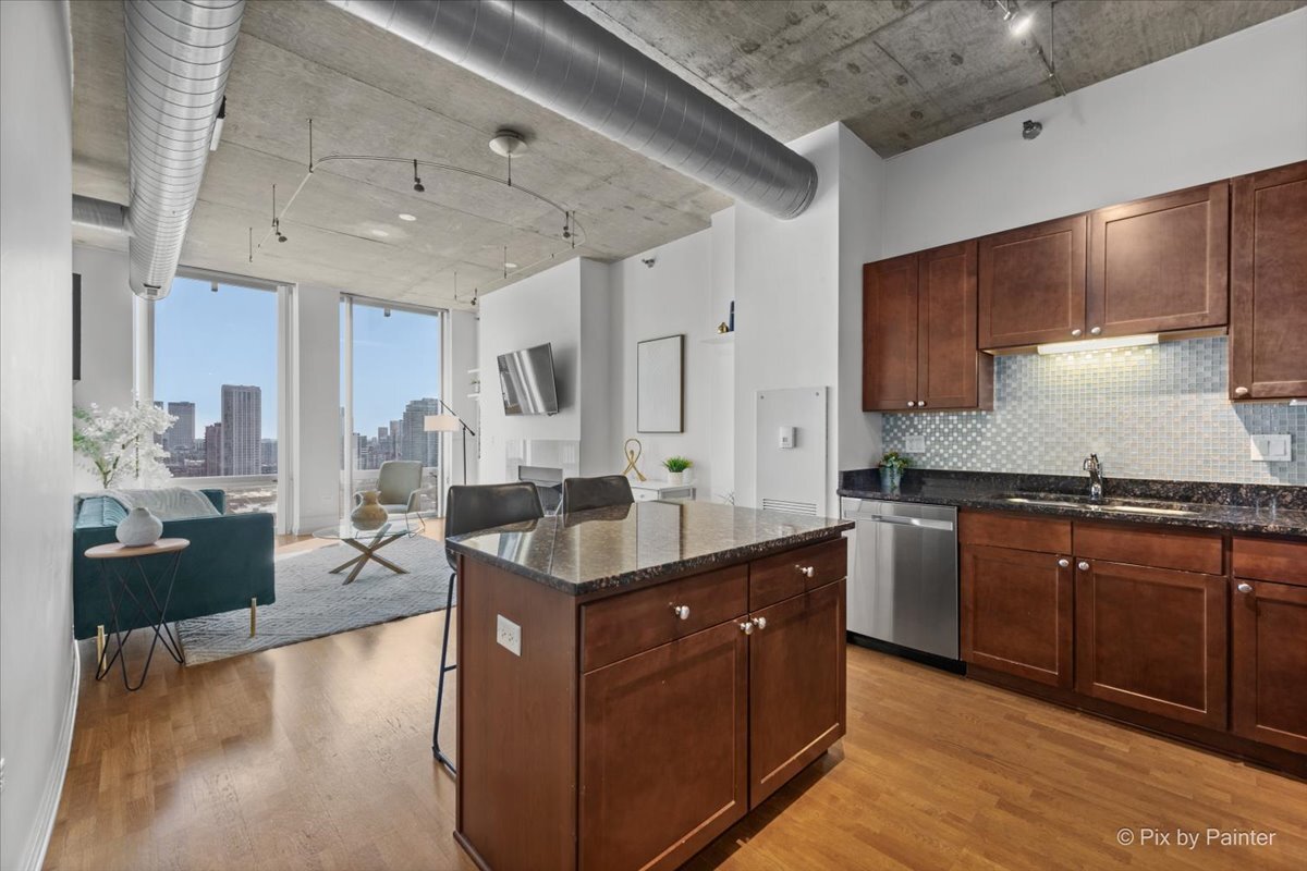 700 N Larrabee Street Unit: 1811