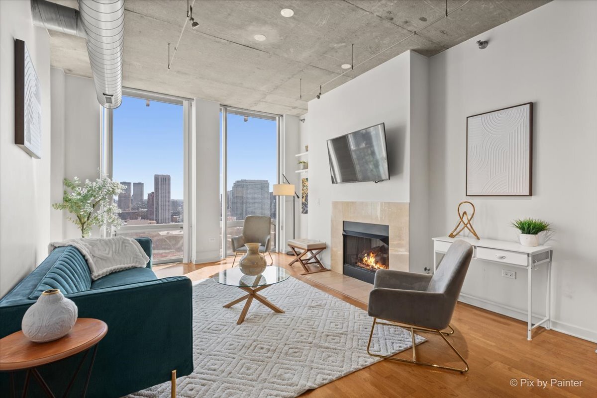 700 N Larrabee Street Unit: 1811