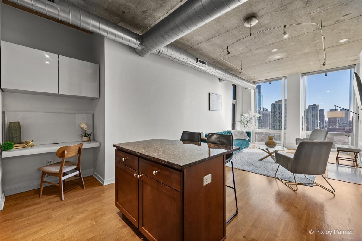 700 N Larrabee Street Unit: 1811