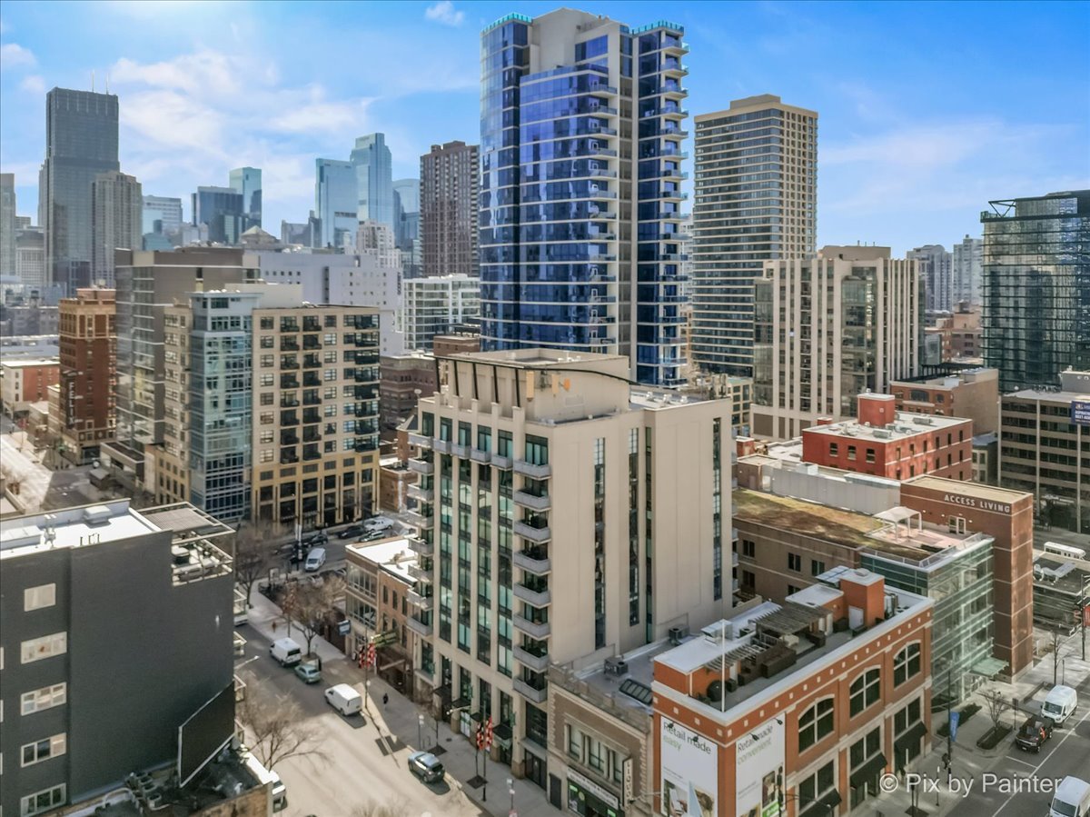 744 N Clark Street Unit: 705