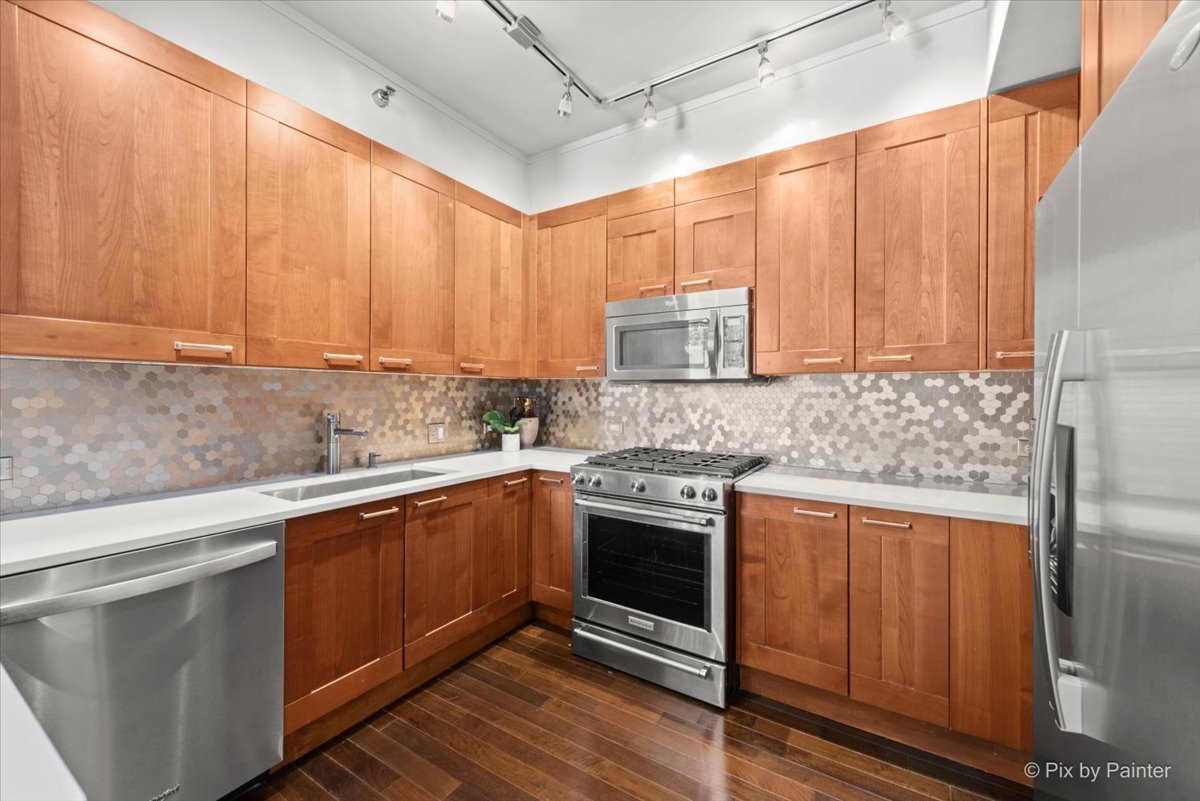 744 N Clark Street Unit: 705