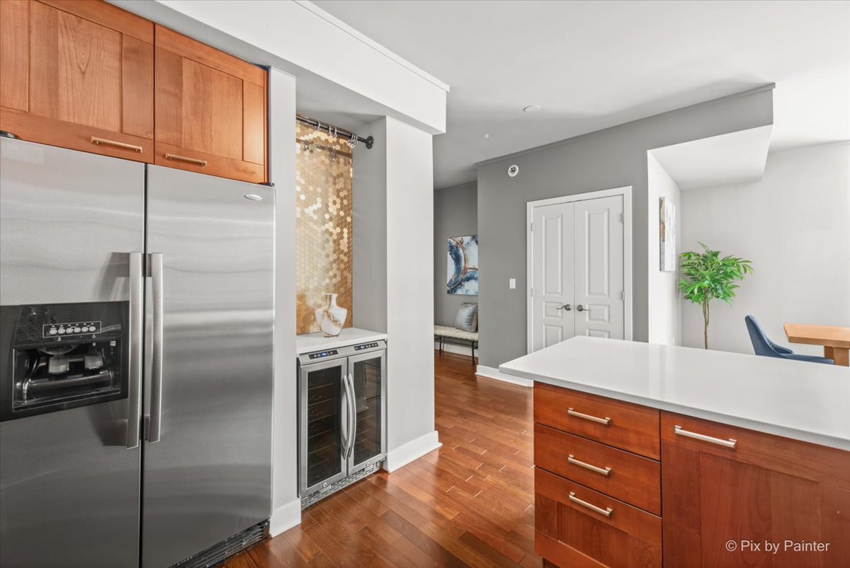 744 N Clark Street Unit: 705