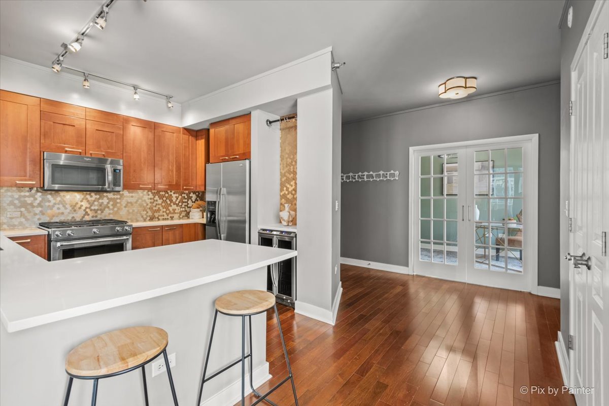 744 N Clark Street Unit: 705