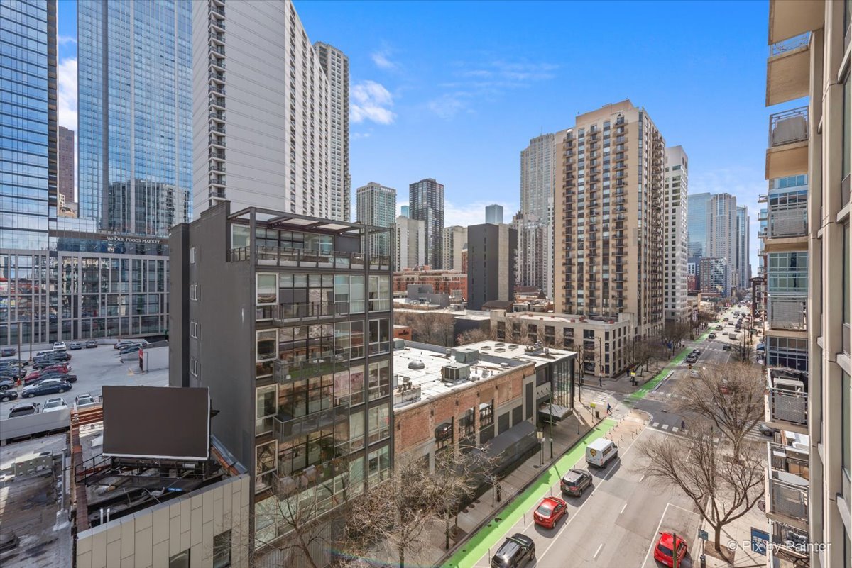744 N Clark Street Unit: 705
