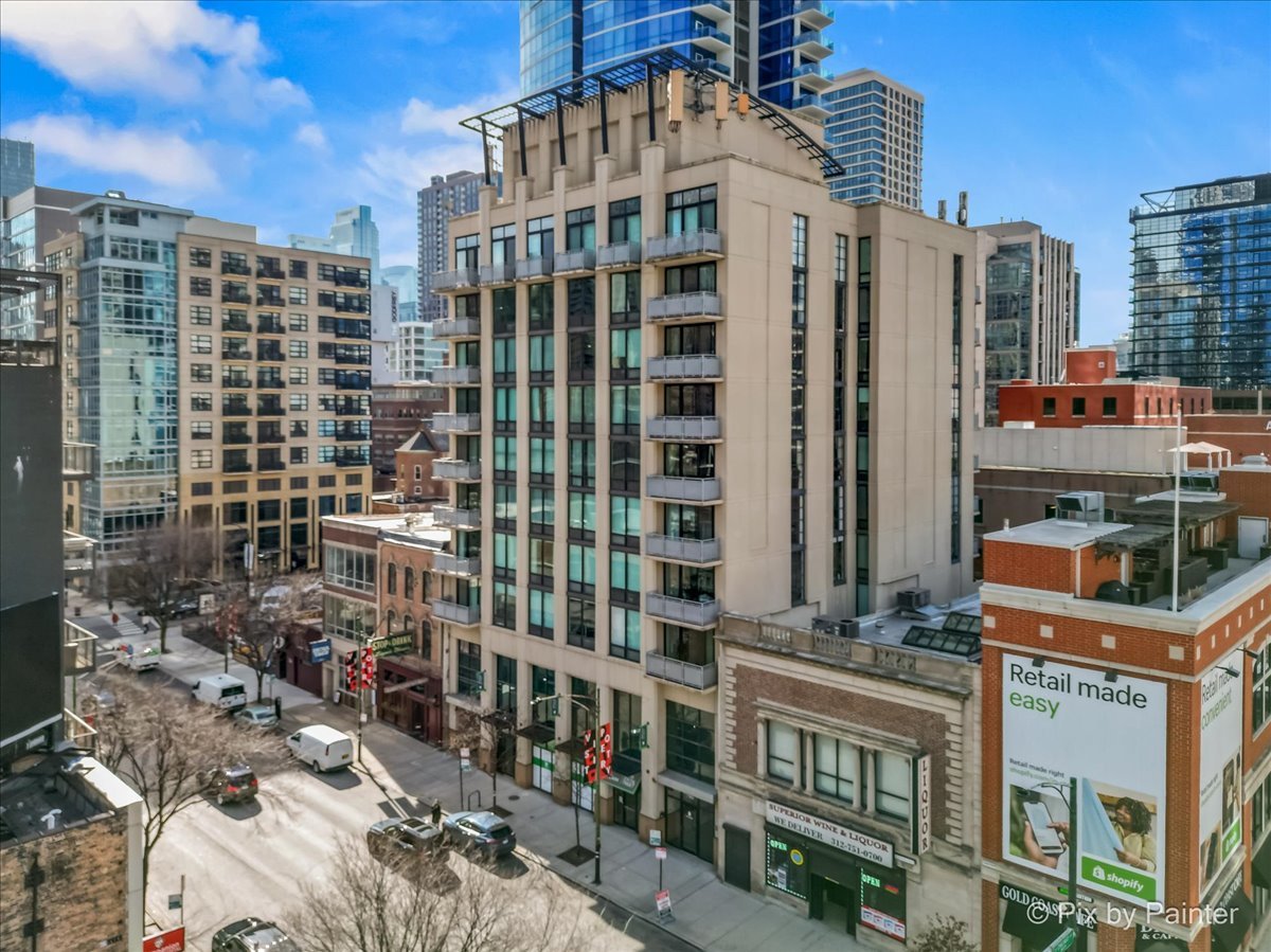 744 N Clark Street Unit: 705