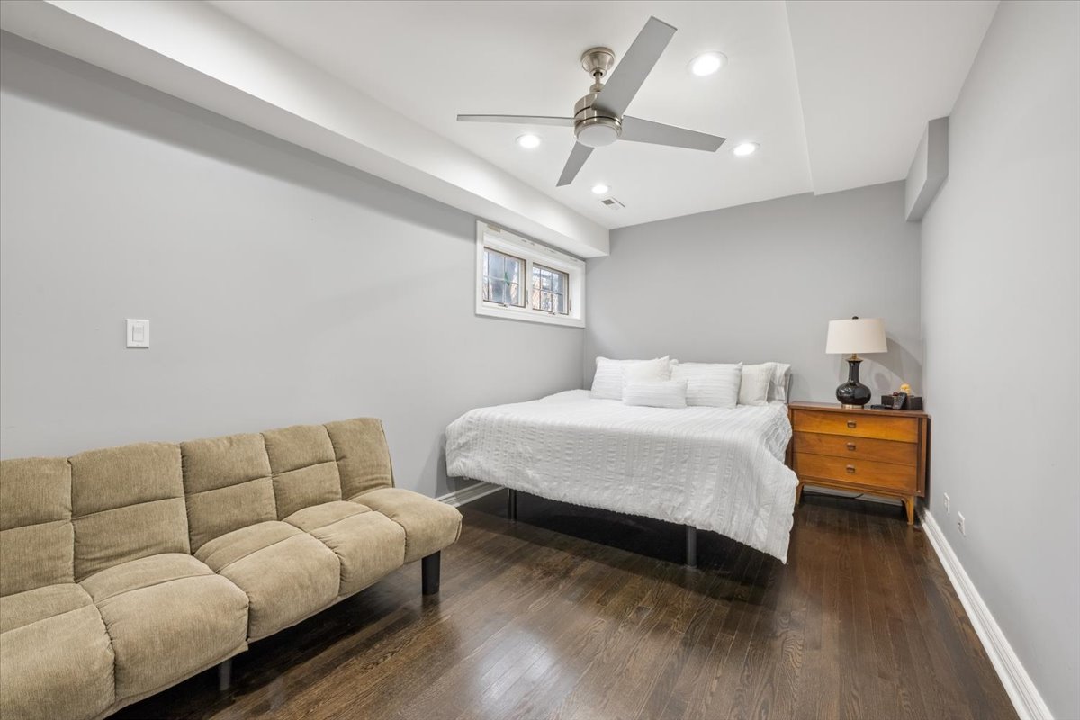 2212 W MONROE Street Unit: 1W