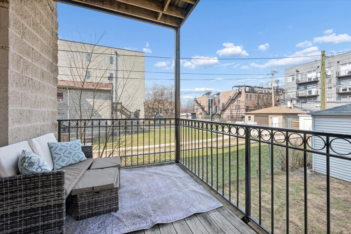 2212 W MONROE Street Unit: 1W