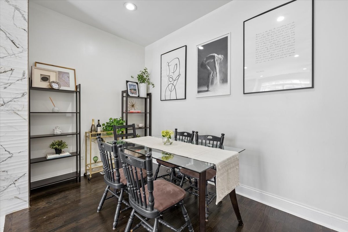 2212 W MONROE Street Unit: 1W
