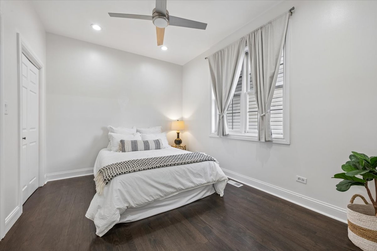 2212 W MONROE Street Unit: 1W