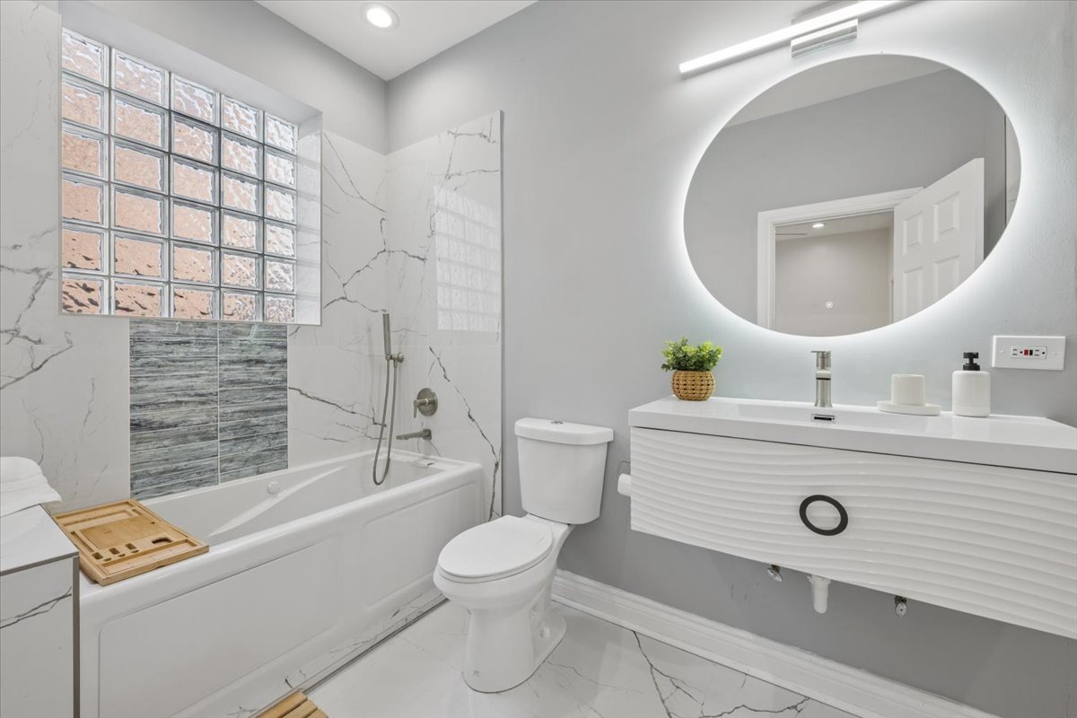 2212 W MONROE Street Unit: 1W