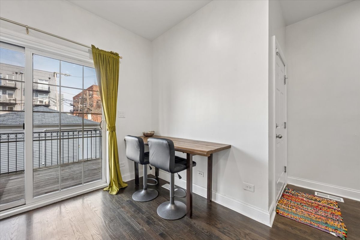 2212 W MONROE Street Unit: 1W