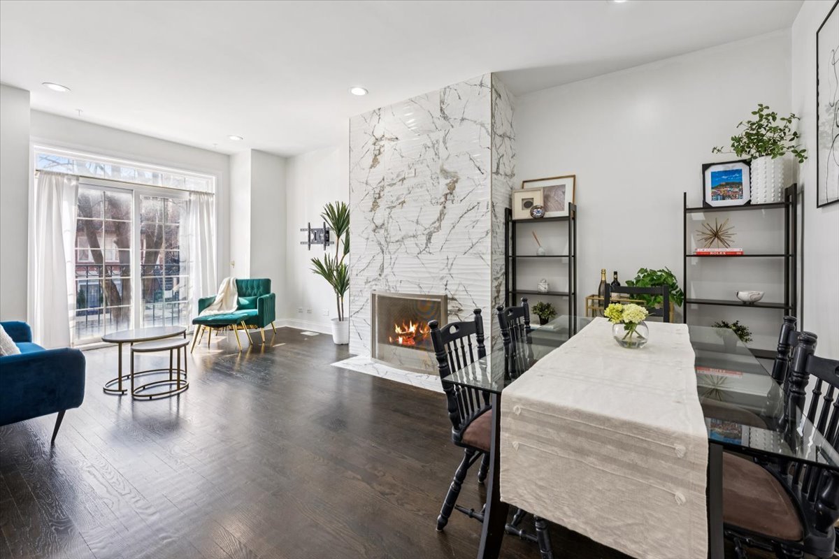 2212 W MONROE Street Unit: 1W