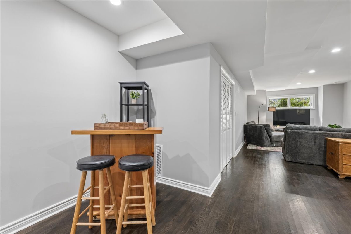 2212 W MONROE Street Unit: 1W