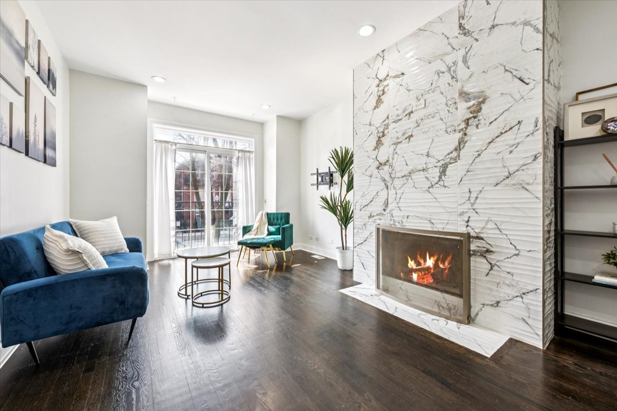 2212 W MONROE Street Unit: 1W