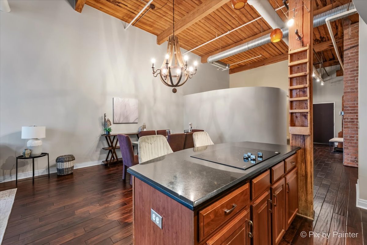 360 W Illinois Street Unit: 607