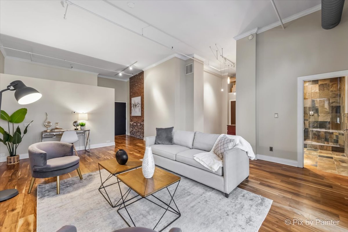 360 W Illinois Street Unit: 607