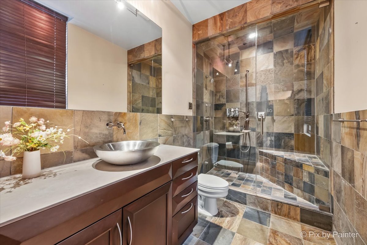 360 W Illinois Street Unit: 607