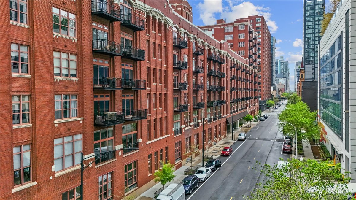 360 W Illinois Street Unit: 607
