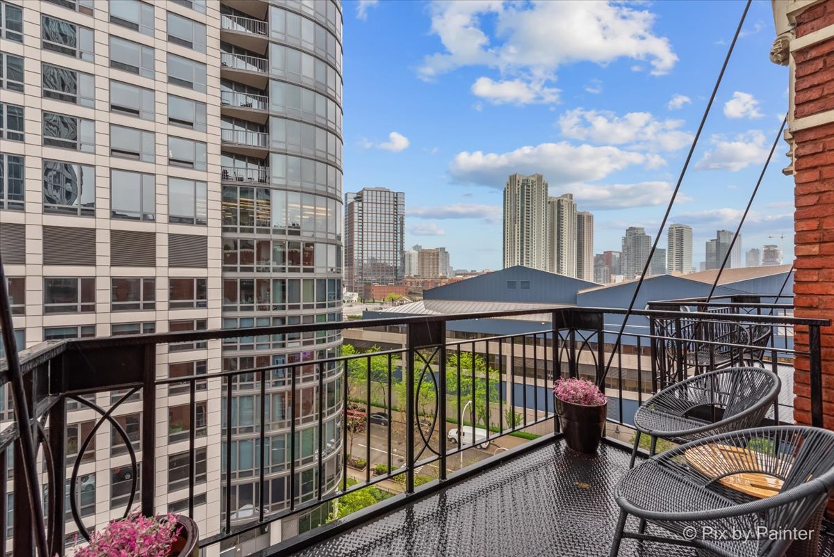 360 W Illinois Street Unit: 607