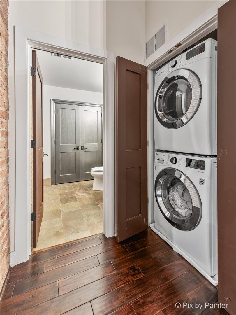 360 W Illinois Street Unit: 607