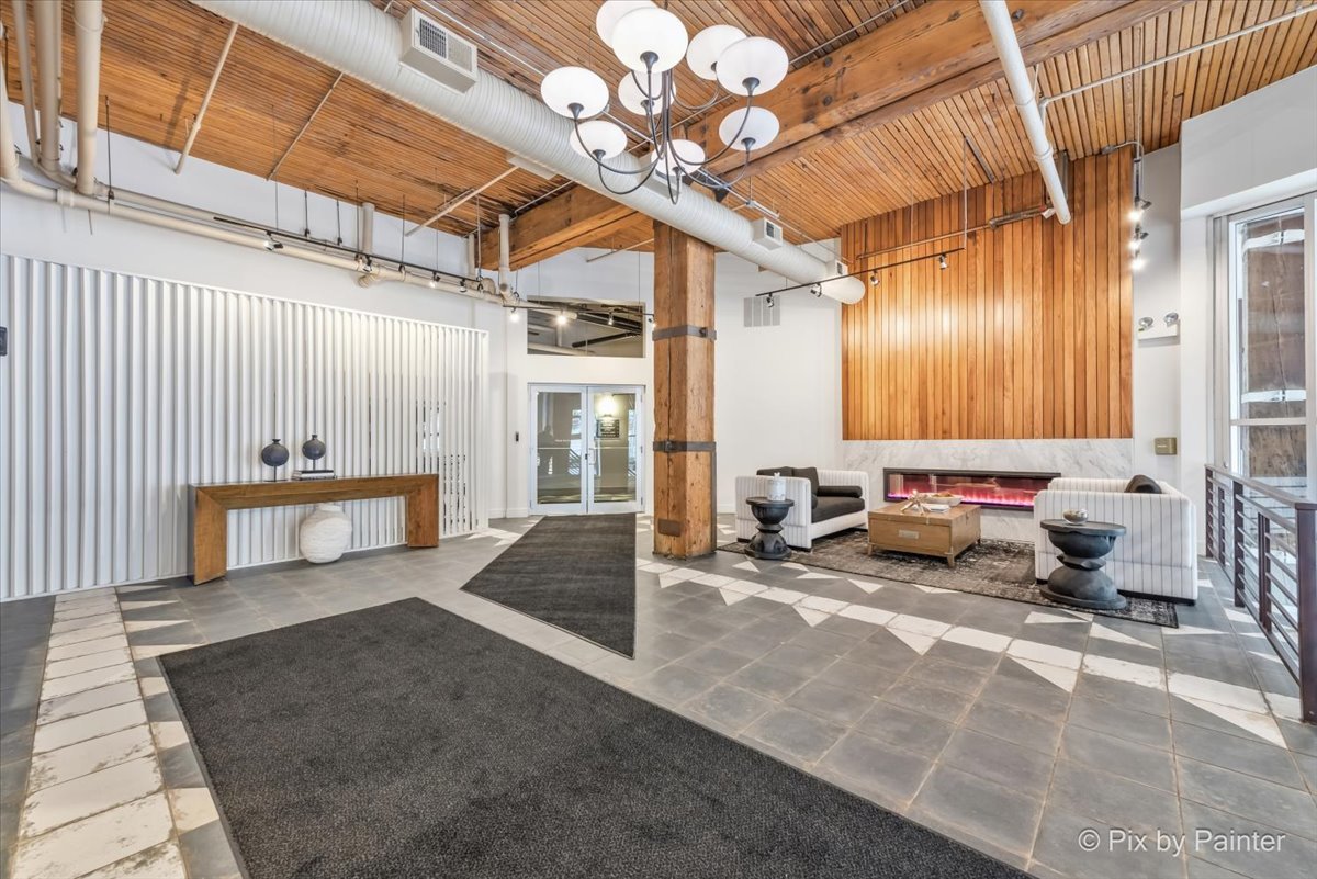 360 W Illinois Street Unit: 607