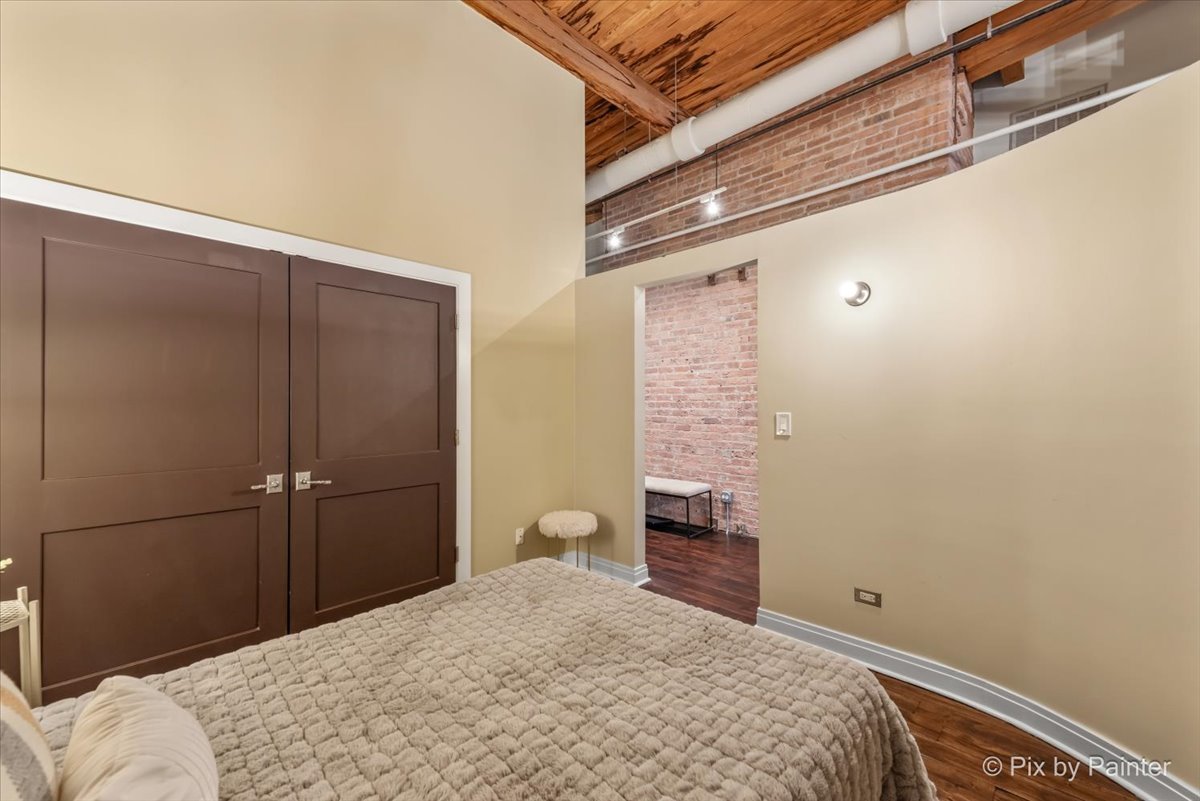 360 W Illinois Street Unit: 607