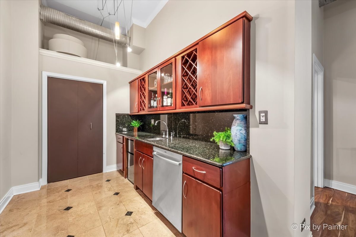 360 W Illinois Street Unit: 607