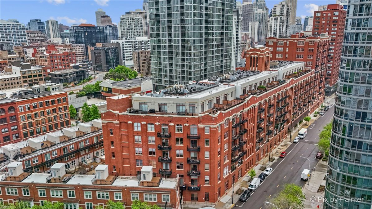 360 W Illinois Street Unit: 607