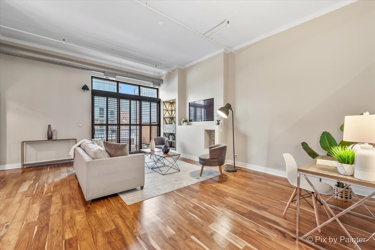 360 W Illinois Street Unit: 607