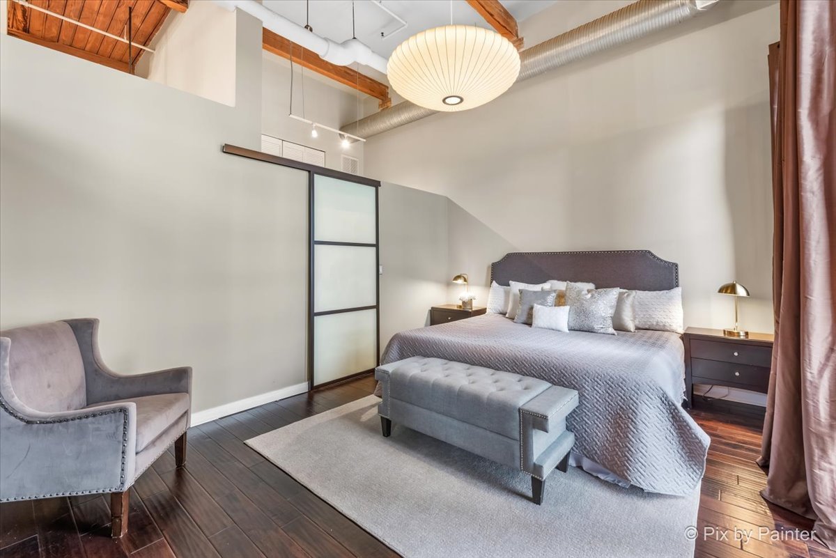 360 W Illinois Street Unit: 607