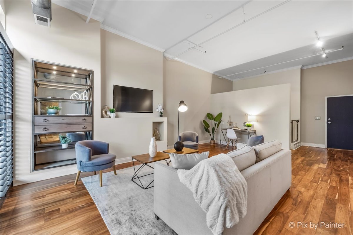 360 W Illinois Street Unit: 607