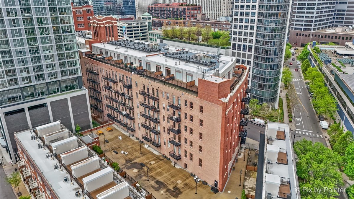 360 W Illinois Street Unit: 607