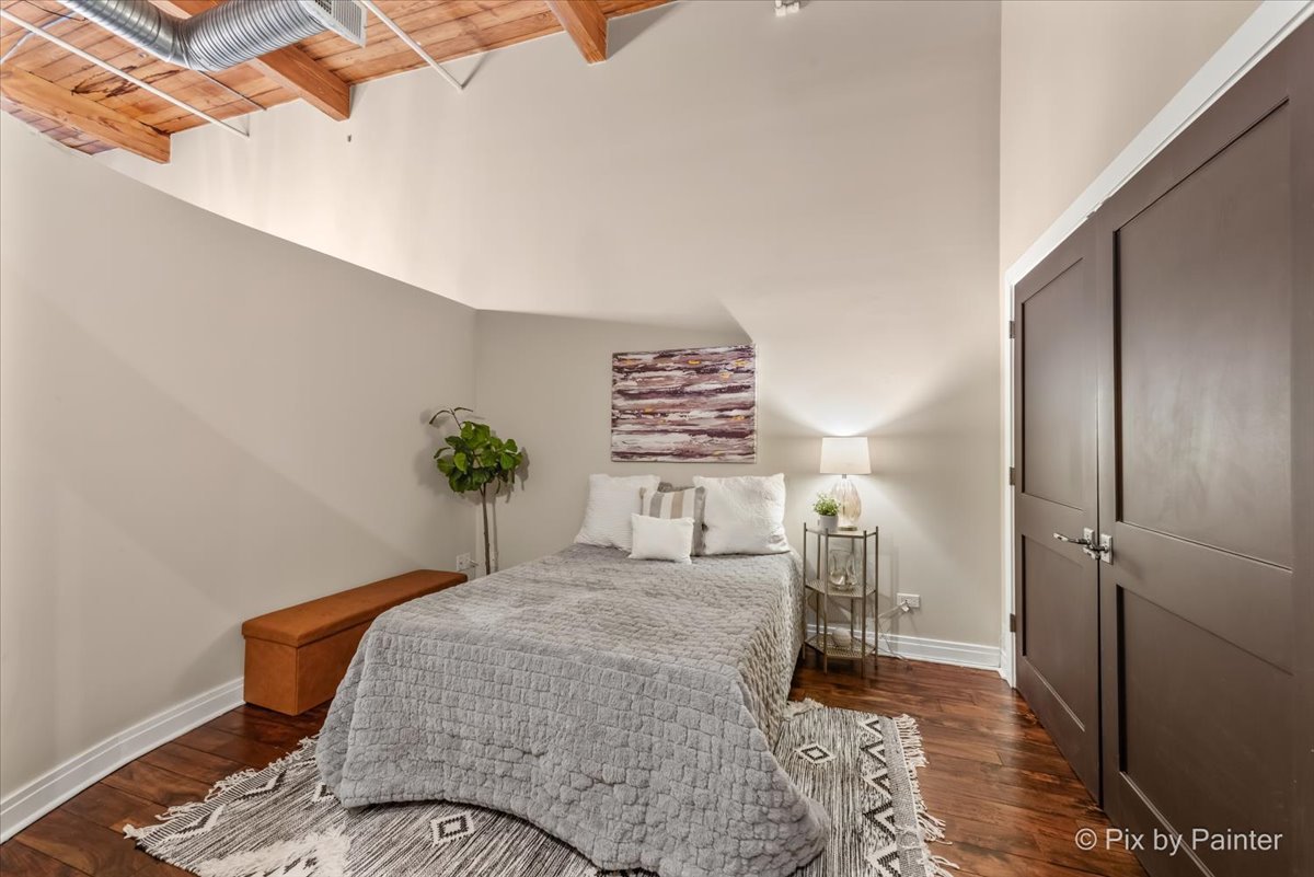 360 W Illinois Street Unit: 607