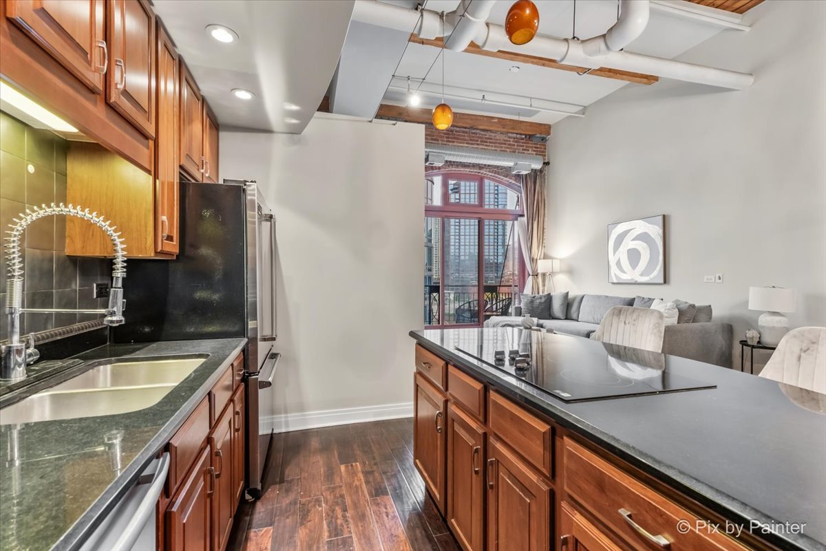 360 W Illinois Street Unit: 607
